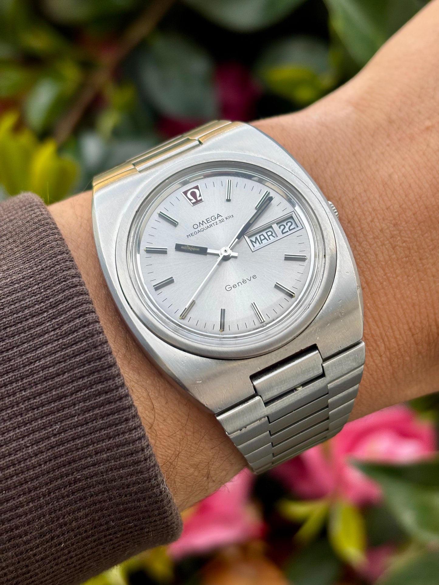 Omega Genève Megaquartz