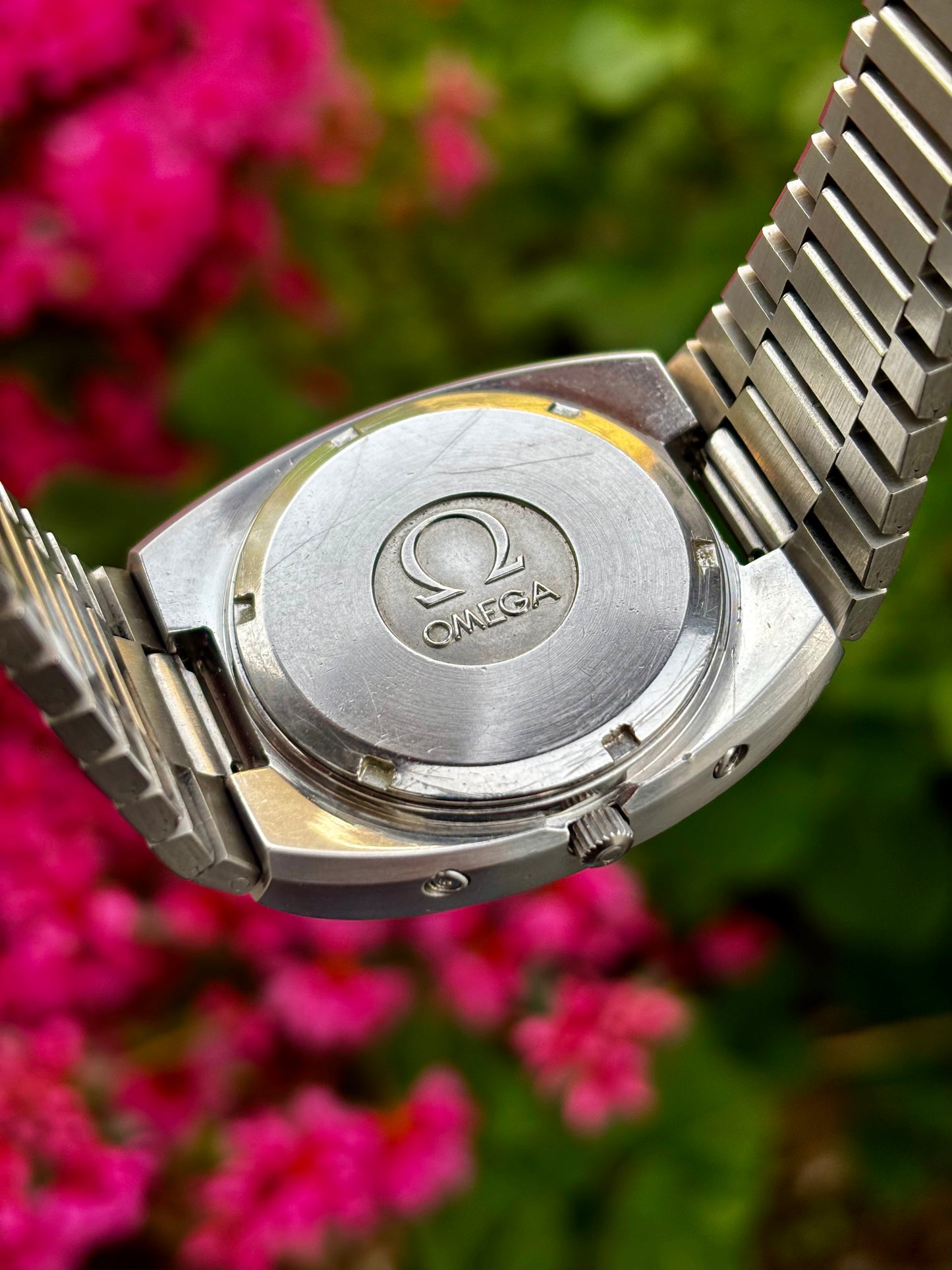 Omega Genève Megaquartz