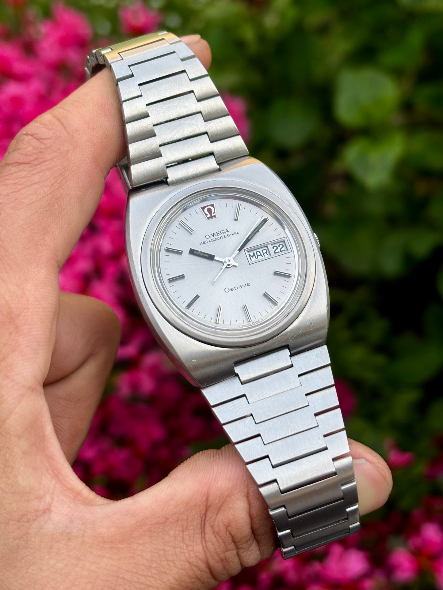Omega Genève Megaquartz